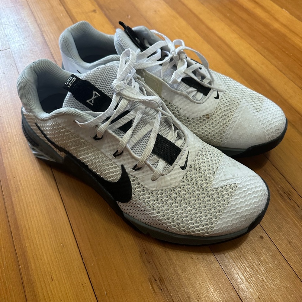 Nike White and Black Athletic Shoes with Breathable Mesh